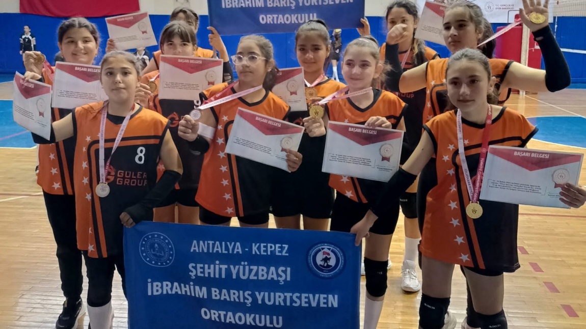 Okul Voleybol Takımımız Bölge Şampiyonasında Grup 1. olarak yarı finale yükselmiştir.